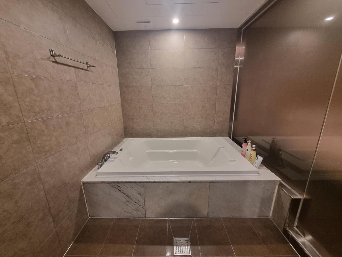 Yeoubi Hotel Jinju Luaran gambar
